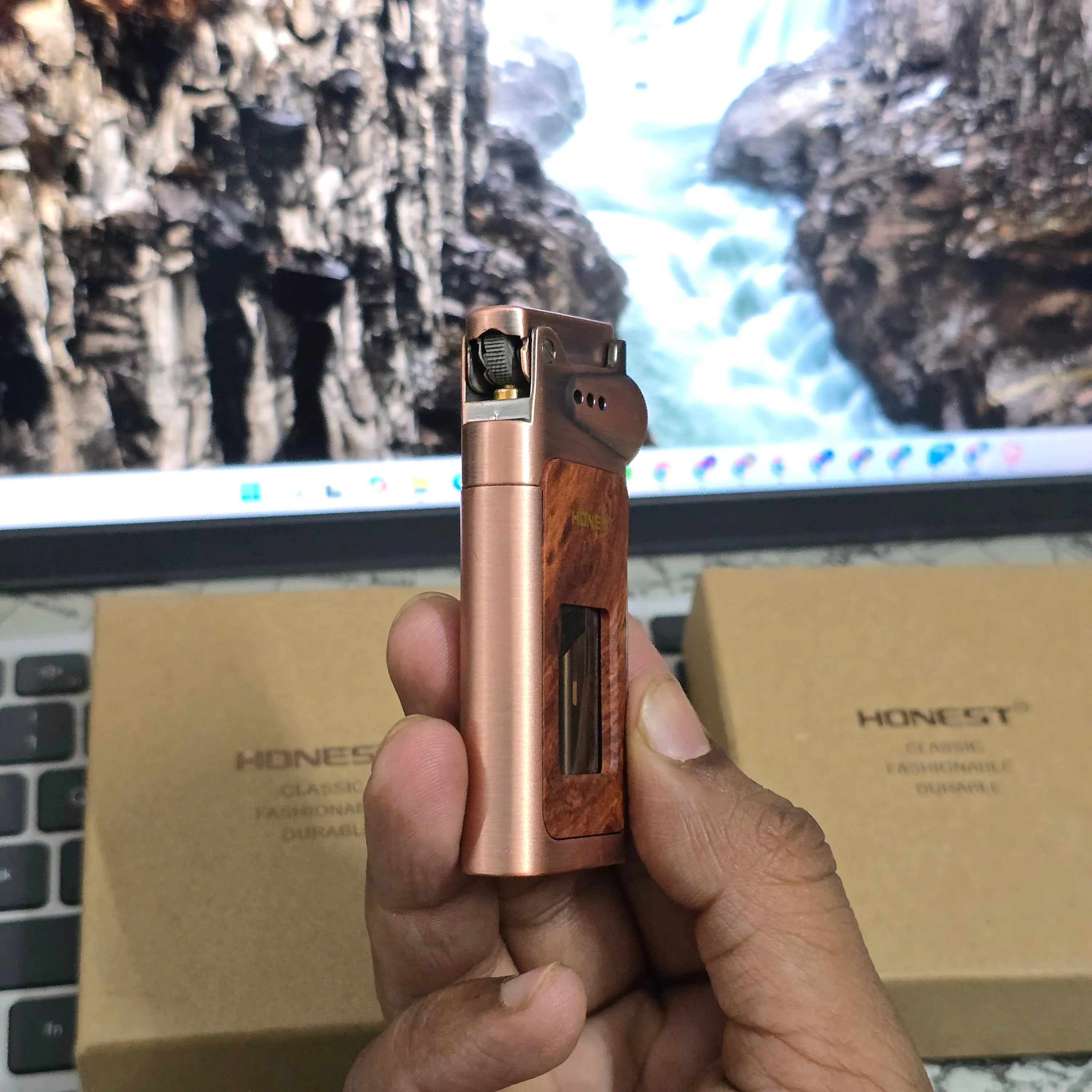 HONEST Dragon Horn Oil Lighter Transparent Fuel Tank