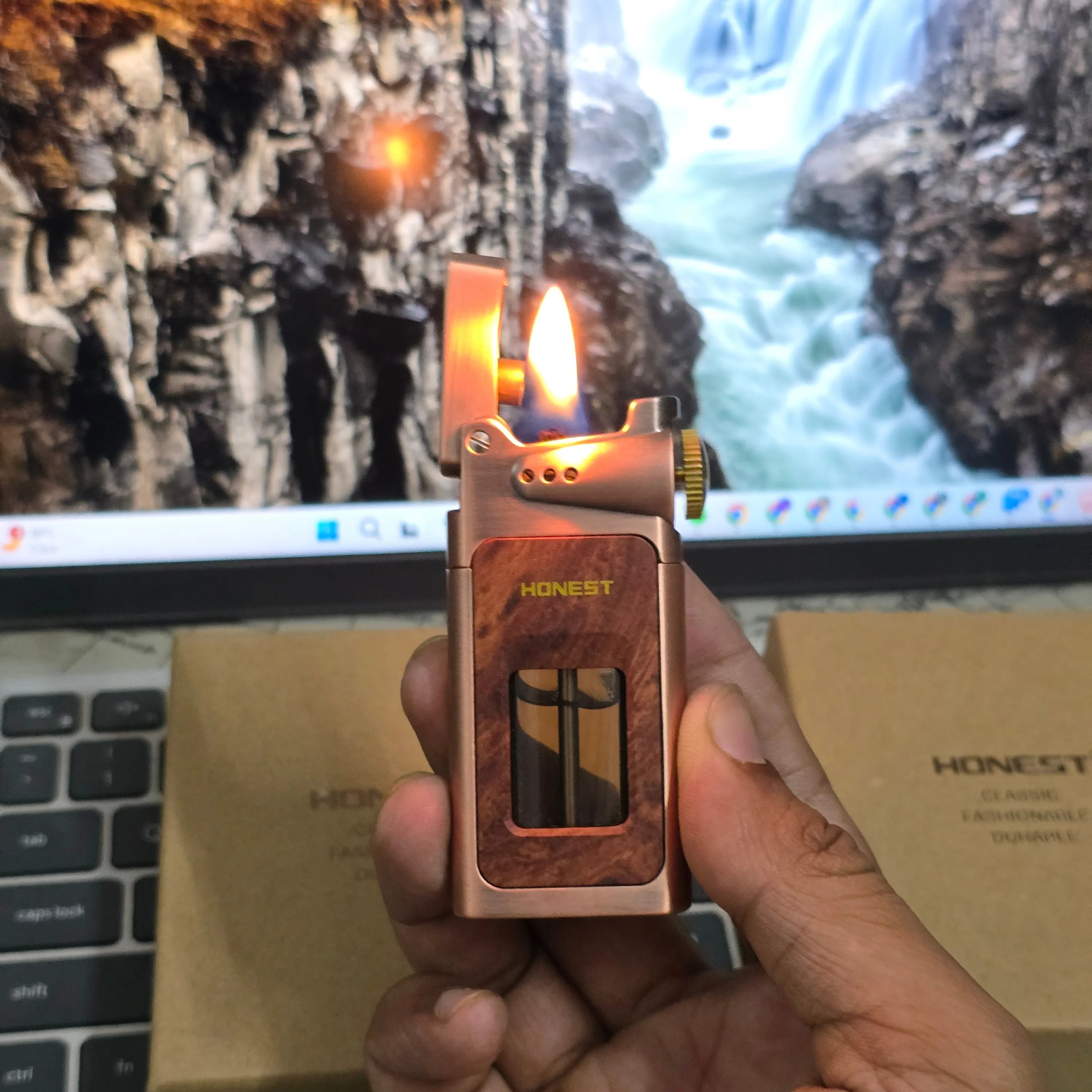 HONEST Dragon Horn Oil Lighter Transparent Fuel Tank